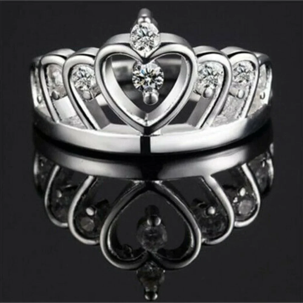 SALE ** BRAND NEW ** BEAUTIFUL CROWN RING W/ WHITE TOPAZ
